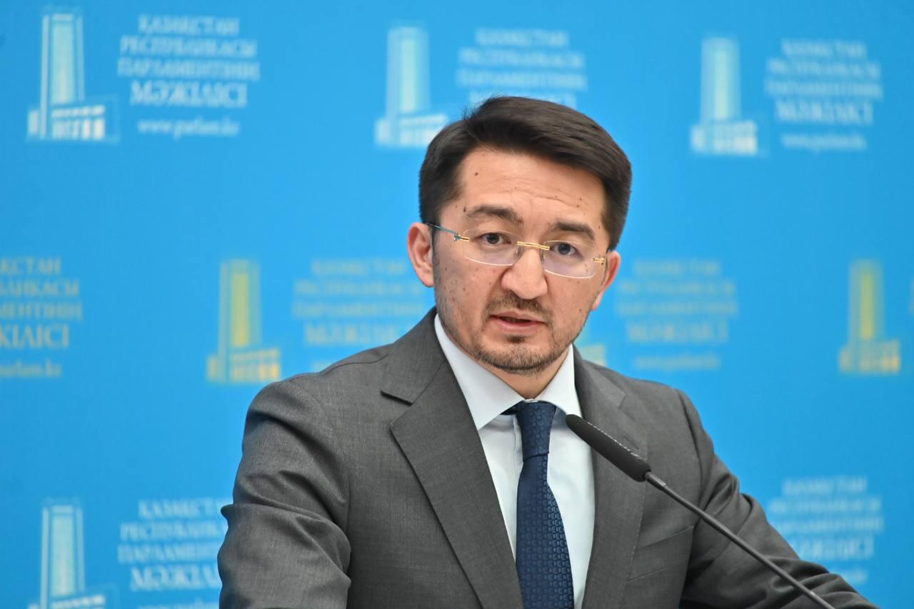 Мажилис согласовал кандидатуру Жаслана Мадиева на должность вице премьера министра искусственного интеллекта и цифрового развития Казахстана То есть он возглавит новое министерство ИИ и цифрового развития которое было образовано недавно путем реорганизации Минцифры ранее он был главой этого ведомства UPD Президент Касым Жомарт Токаев подписал соответствующий указ о назначении Мадиева sputnikKZ