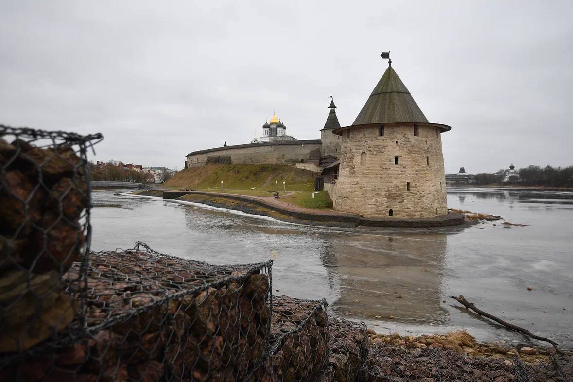 Ленобласть будет дарить молодожёнам свадебные туры по региону С 1 февраля 2026 года пары до 35 лет впервые вступающие в брак в Ленобласти после 1 августа 2025 года получат сертификат на тур по региону его вручат прямо в день свадьбы Эта мера дополняет другие льготы даже при рождении ребёнка в Петербурге его можно зарегистрировать в Ленобласти и получить студенческий капитал 300 тыс руб маткапитал выплаты и помощь соцняни Алексей Булатов Читай нас в MAX Читай нас в Telegram