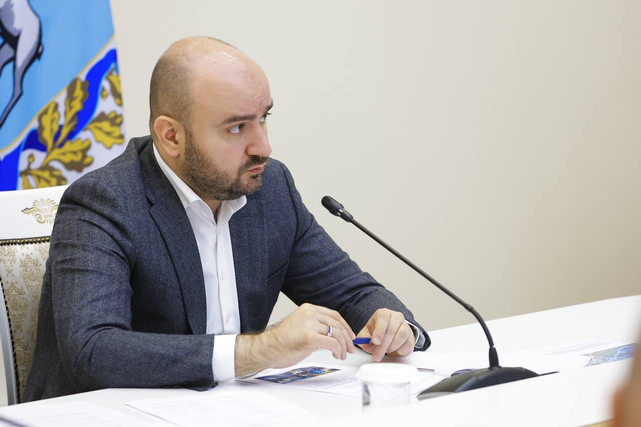 Под председательством Вячеслава Федорищева обсудили цифровизацию, развитие туризма и отработку обращений  В понедельник, 2 июня, губернатор Вячеслав Федорищев в открытом режиме провел оперативное совещание в областном Правительстве.  #Общество