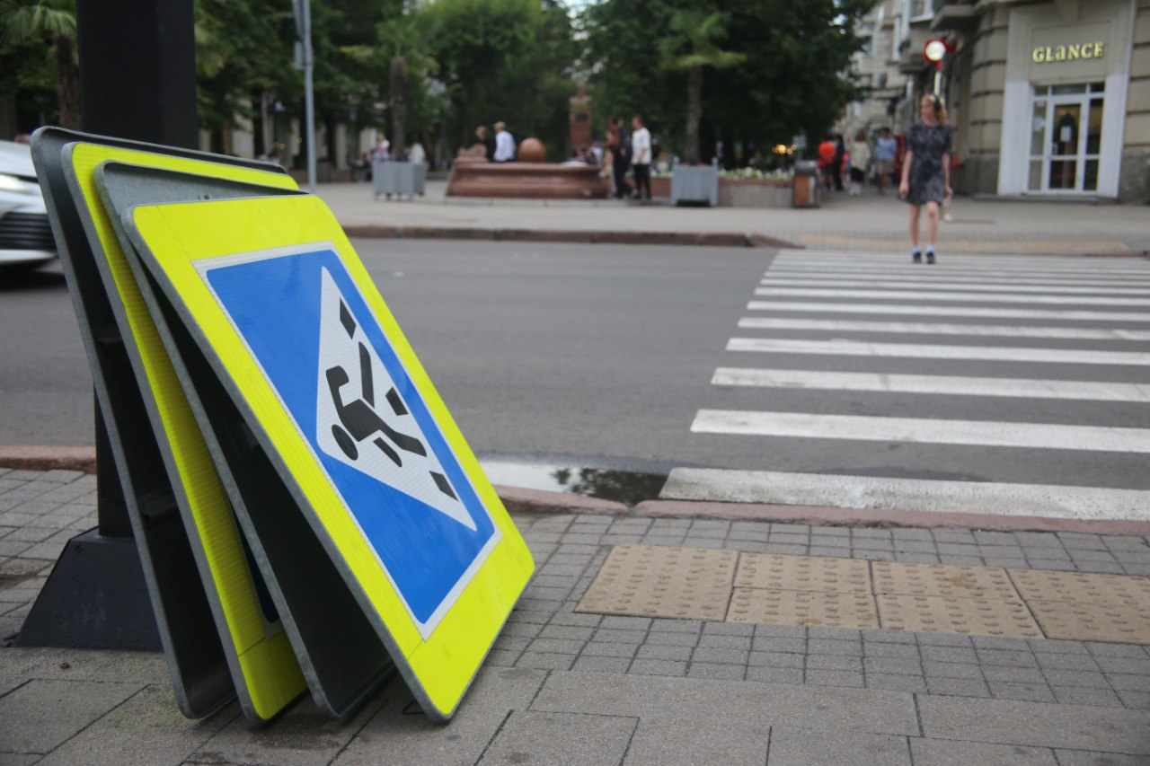 В Красноярске до конца мая на трех перекрестках появится новая разметка и камеры. Такая информация опубликована на официальном портале администрации краевого центра. Речь идет о точках: улицы Взлетная – Октябрьская; Ленина – Вейнбаума; Вейнбаума – Марковского. Там уже установлены стационарные комплексы фиксации нарушения правил дорожного движения. В срок до 30 мая на дорожном полотне нанесут разметку, которая будет обозначать границы перекрестков.