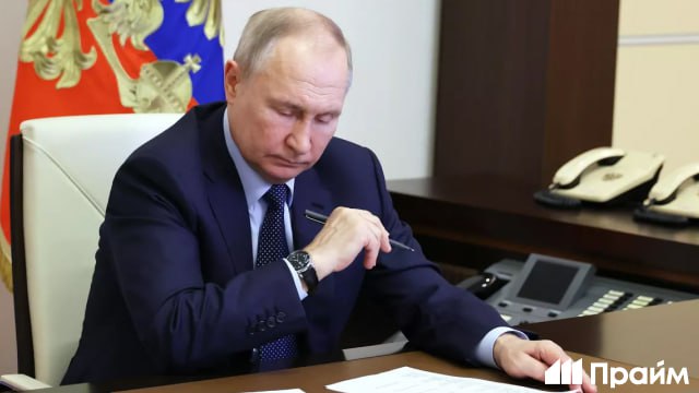 Путин подписал ряд законов Среди них Закон о наличии крестов на гербе России День памяти жертв геноцида советского народа будут отмечать 19 апреля в России запретят исполнять постановления иностранных уголовных и международных судов Росфинмониторинг сможет повышать порог контролируемых сделок с недвижимостью в стране создадут реестр грузовых автомобильных перевозчиков за нарушение сроков оплаты в сфере госзакупок последует ответственность вне зависимости от наличия у поставщика статуса субъекта малого и среднего предпринимательства назначать судебные экспертизы можно будет только после внесения сторонами дела денег для выплаты экспертам Подписывайтесь на ПРАЙМ в MAX