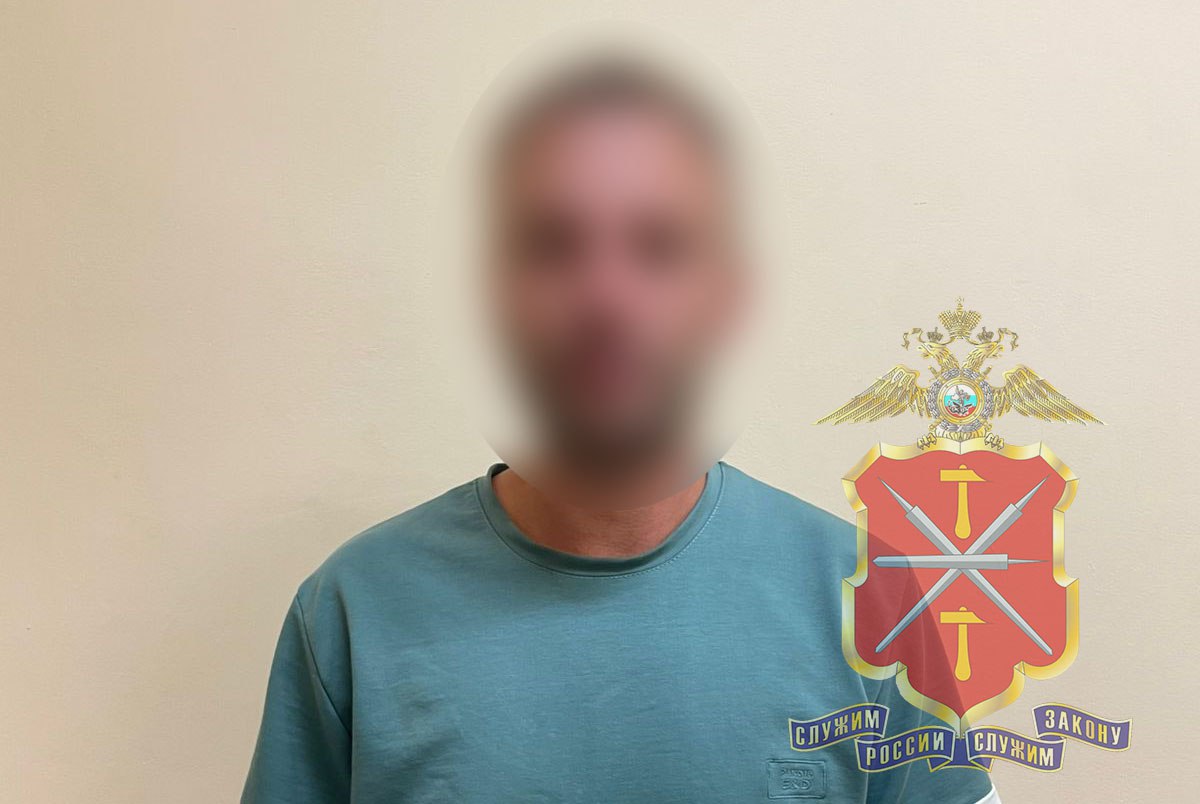В Ленинском районе сотрудниками полиции раскрыта кража металла с территории организации В дежурную часть отдела полиции «Ленинский» УМВД России по городу Туле обратился генеральный директор металлобазы. Он сообщил, что с территории организации была совершена кража металлолома и лома цветного металла, а также хищение денежных средств с банковского счета фирмы. Ущерб от противоправного деяния составил 600 тысяч рублей. В ходе проведения оперативных мероприятий сотрудниками уголовного розыска был установлен 37-летний коммерческий директор данной организации. Злоумышленник пояснил, что похищенное имущество он сдал в пункт приема металлолома, а частью денежных средств распорядился по своему усмотрению. В настоящее время по данному факту следователем отдела полиции «Ленинский» УМВД России по городу Туле возбуждено и расследуется уголовное дело по признакам преступления, предусмотренного частью 3 статьи 158 УК РФ «Кража». Подозреваемый задержан в порядке статьи 91 УПК РФ. #МВД #МВДРоссии #Полиция #ПолицияРоссии #Police #RussianPolice #Russia #ТульскаяПолиция