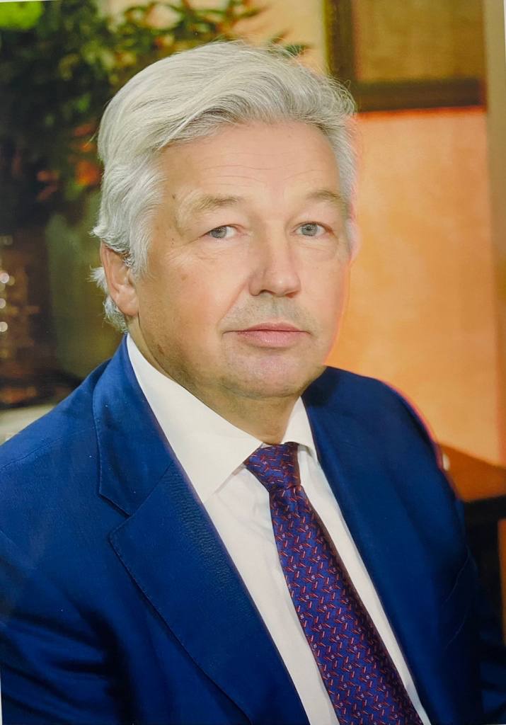 Поздравляем Директора Института государства и права Российской академии наук Александра Николаевича Савенкова с избранием академиком РАН Это значимое достижение является заслуженным признанием выдающегося вклада в развитие науки и права Александра Николаевича. На протяжении многих лет Александр Николаевич демонстрирует выдающиеся результаты в своей области, вдохновляя коллег и студентов на новые достижения. Желаем Александру Савенкову дальнейших успехов, вдохновения и новых научных свершений! Источник фото. УрГЮУ Подписаться Рады бустам