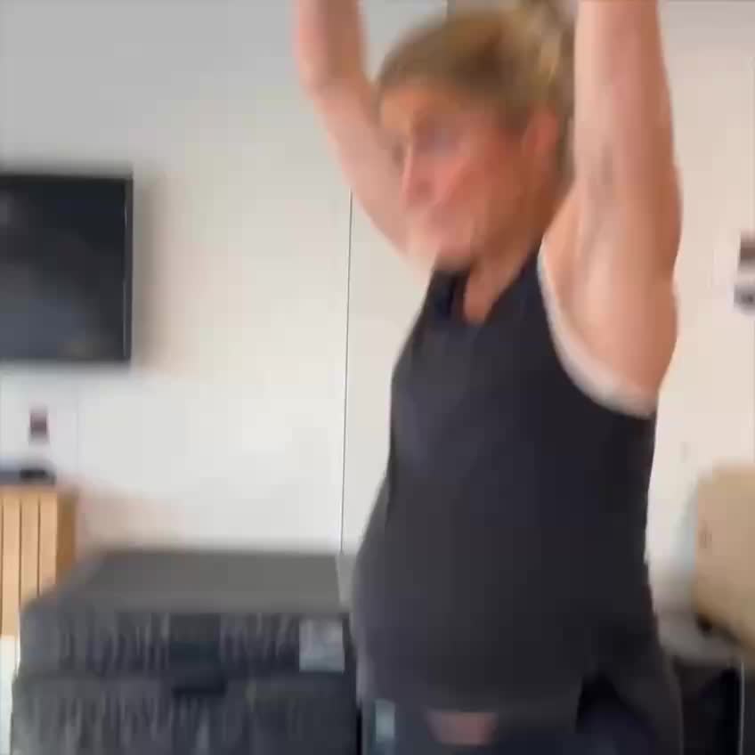 Йохауг продолжает тренировки на девятом месяце беременности перед марафоном