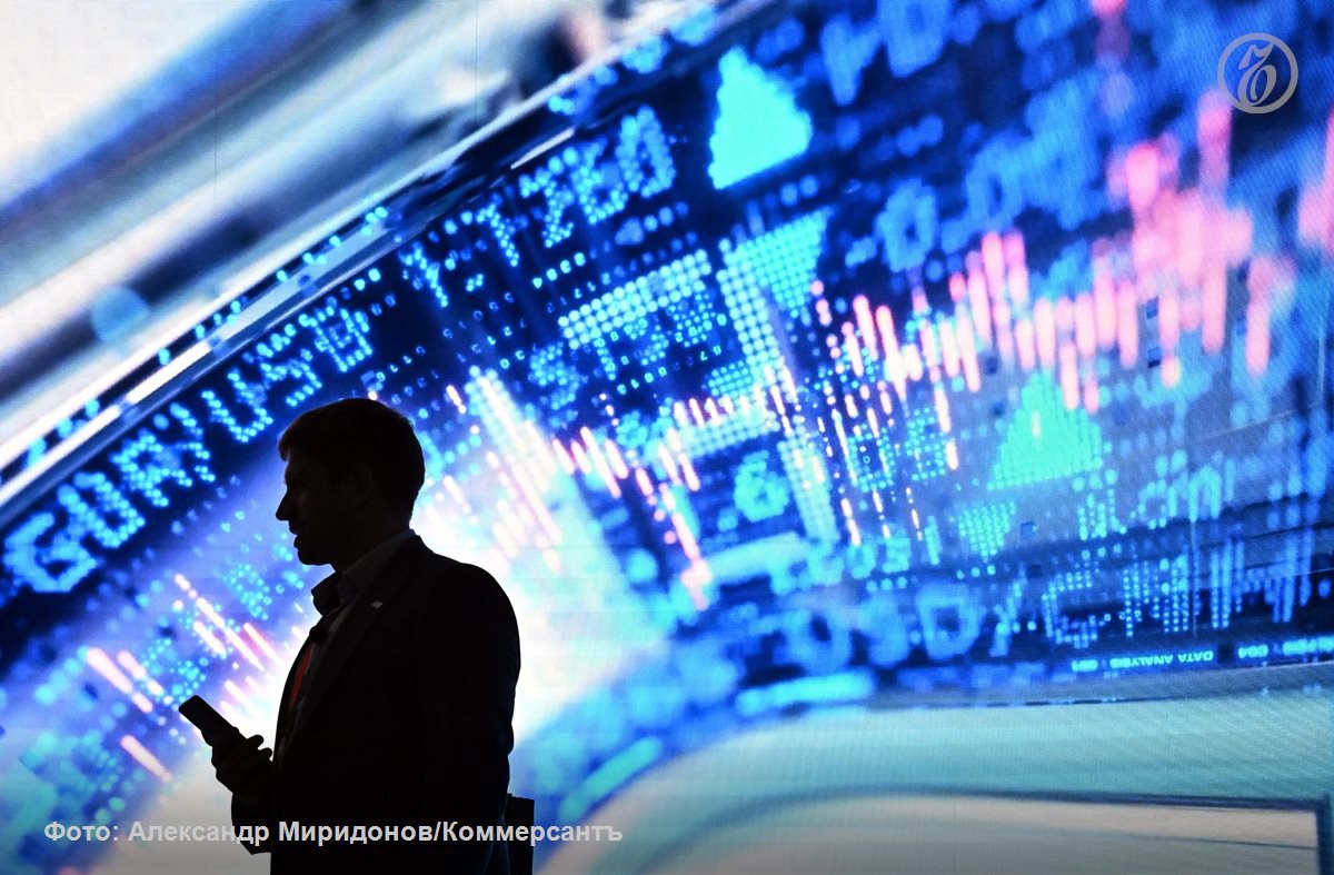 Как стало известно Ъ один из крупнейших российских регистраторов Статус планирует создавать цифровые непубличные акционерные общества Их акции впервые в истории российского рынка будут выпущены полностью в форме цифровых финансовых активов ЦФА Эксперты видят преимущества такого формата в скорости операций и автоматизации корпоративных процессов что существенно упростит работу эмитенту Для инвесторов польза менее очевидна да и контроль над всеми активами полностью останется у оператора Еще одной сложностью может стать несовершенство регулирования ЦФА По некоторым оценкам на данном этапе цифровые акционерные общества скорее всего станут декларативным инструментом Но такой механизм мог бы подойти определенным эмитентам для решения конкретных задач АО Ъузнал