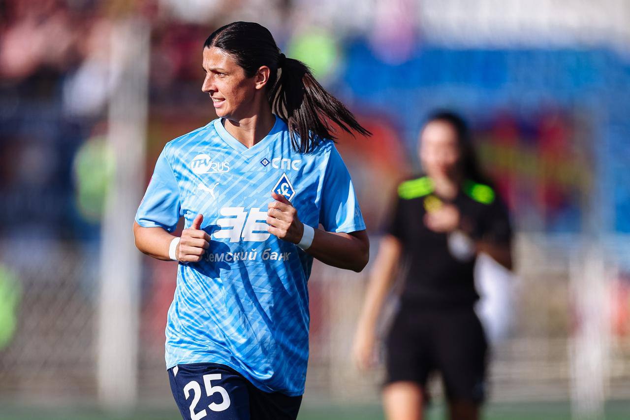 Экс нападающей женской команды Крыльев Советов Марии Вукович диагностировали онкологию В минувшем сезоне сербская футболистка за Крыльях Советов провела 21 игру забила 4 гола и отдала одну результативную передачу От мужской команды Крыльев Советов хотим выразить Марии слова искренней поддержки Желаем ей огромной силы терпения веры и скорейшего восстановления Мария мы с тобой