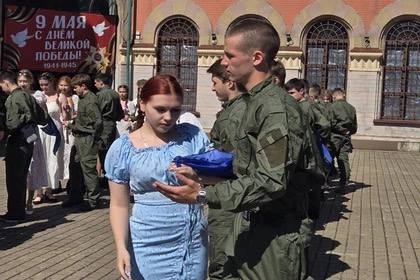 В Дебальцево провели патриотическую акцию «Вальс Победы» В Дебальцево при поддержке «Молодой Республики» прошла патриотическая акция «Вальс Победы», посвященная 80-летию Великой Победы. Об этом сообщили в администрации города. На вокзале станции Дебальцево, имеющем особое значение для города, 80 молодых пар исполнили вальс.