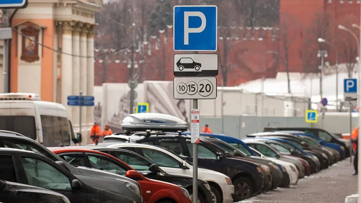 Минтранс опубликовал рекомендации по управлению парковочным пространством в городах  Распоряжение Минтранса России от 21 июля 2025 года № ВТ-151-р «Методические рекомендации по управлению парковочным пространством в городах Российской Федерации».   Речь идет о проектировании и обустройстве парковок  парковочных мест  общего пользования.    В рекомендациях приведены:    система управления парковочным пространством  порядок управления парковочным пространством;  план субъекта  по созданию и интеграции единого парковочного пространства в транспортные системы;  проведение инвентаризации парковочного пространства и мониторинга.