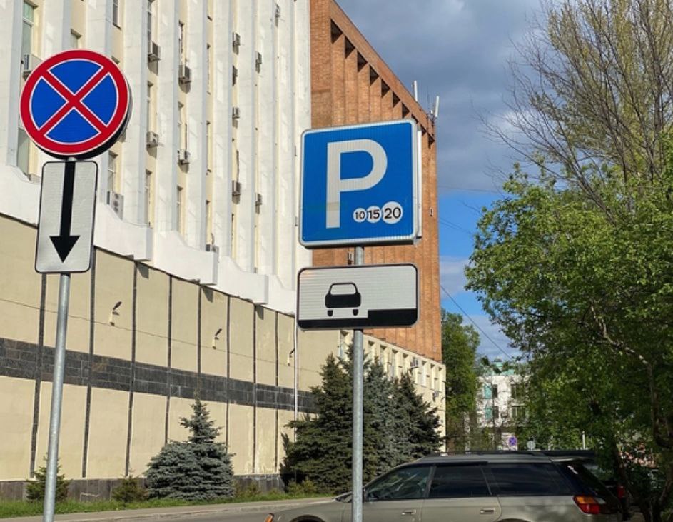 Для оплаты нижегородских парковок введут новое приложение В сентябре 2025 г в Нижнем Новгороде парковочное пространство переведут на использование мобильного приложения RuParking Действующая система внесения платежей будет недоступна в период со 2 по 7 сентября в течение полных суток из за обновления сайта и мобильного приложения а также из за модернизации компонентов платного парковочного пространства В личном кабинете пользователя парковки останутся данные о балансе транспортных средствах абонементах разрешениях Деловой квартал НН