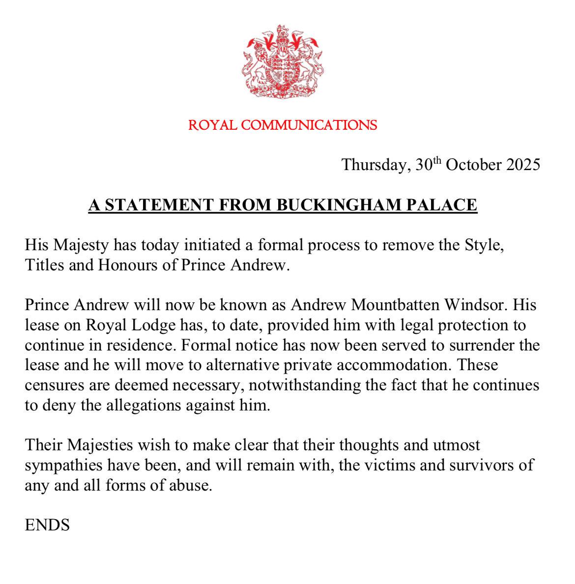 Король Карл 3 официально инициировал официальную процедуру лишения звания титулов и почестей принца Эндрю Принц Эндрю будет известен как Эндрю Маунтбаттон Виндзор