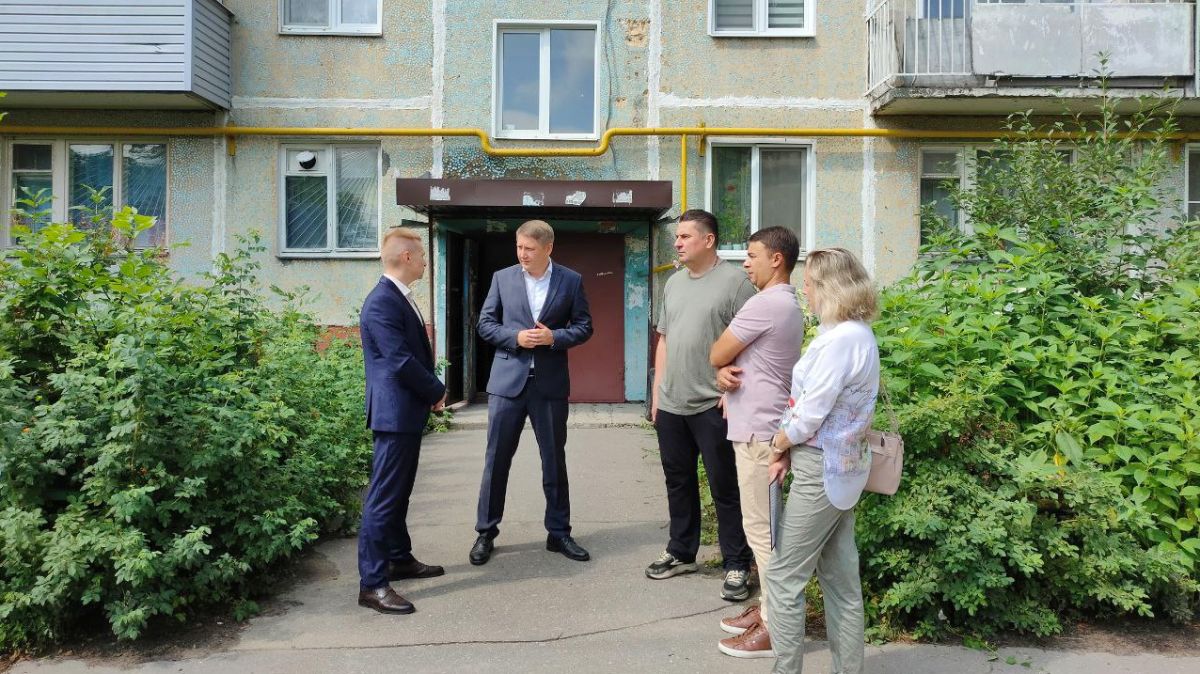 Павел Колесников поручил Фонду капитального ремонта ускорить темпы работ по программе 2025 года в Ивановской области     Заместитель председателя правительства Ивановской области Павел Колесников проверил ход капитального ремонта в доме №34 на улице Генерала Хлебникова в Иванове. Визит состоялся 23 июля, и его главным итогом стало поручение региональному Фонду капитального ремонта ускорить выполнение программы 2025 года.  ↗  Прислать новость   Подписаться