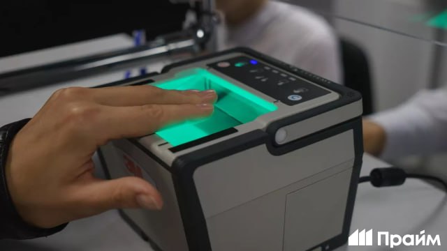 Правительство предложило определять возраст по биометрии при онлайн покупках товаров с возрастными ограничениями Эти меры обсуждаются с маркетплейсами и другими игроками интернет рынка рассказал вице премьер Григоренко Подписывайтесь на ПРАЙМ в MAX