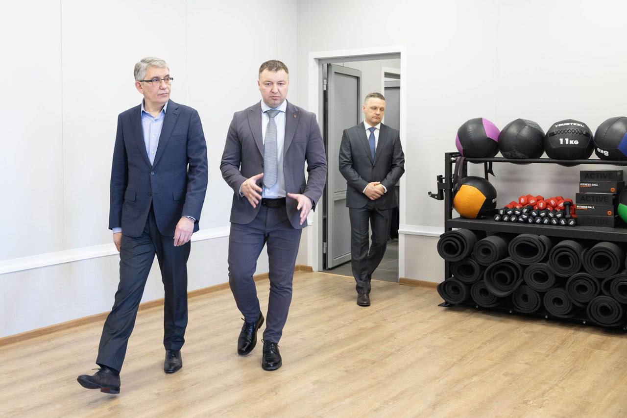 Дмитрий Миляев осмотрел новый бассейн в тульском микрорайоне Петровском Плавательный бассейн был построен по федеральному проекту Бизнес спринт Я выбираю спорт Ввод объекта в эксплуатацию должен помочь региону в реализации целей национального проекта Продолжительная и активная жизнь по доле граждан которые занимаются физкультурой и спортом Смотреть видео