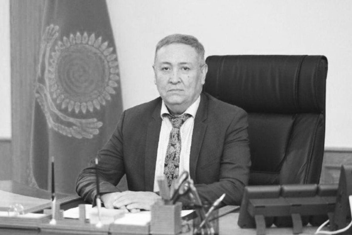 В середине августа мы писали что экс главу Атырауского НПЗ оправдали Обвинение против Мурата Досмуратова сочли недоказанным Сегодня СМИ сообщили о смерти Мурата Досмуратова По данным Ак Жайыка нефтяник скончался в одной из гостиниц Атырау после сердечного приступа