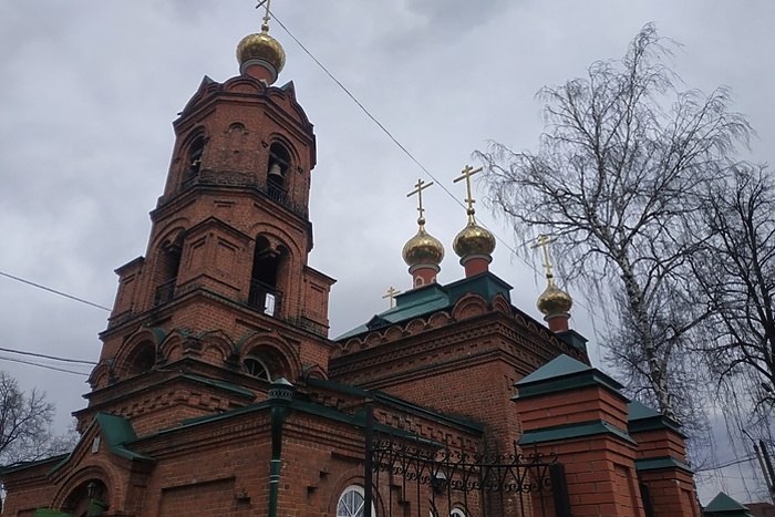 Центр Екатеринбурга перекроют из за крестного хода В воскресенье 7 декабря по центру Екатеринбурга пройдет очередной крестный ход Об этом сообщили пресс служба администрации города Из за этого улицы вновь перекроют Шествие начнётся от Свято Троицкого кафедрального собора Розы Люксембург 57 а завершится у часовни великомученицы Екатерины на площади Труда Для обеспечения безопасности и беспрепятственного движения транспорта и пешеходов с 11 30 до 12 30 будет перекрыто автомобильное движение на следующих улицах Розы Люксембург от Свято Троицкого кафедрального собора до Куйбышева Куйбышева от Розы Люксембург до Гоголя Гоголя от Куйбышева до Малышева Пушкина от Малышева до площади Труда Сотрудники УМВД России Екатеринбурга будут следить за порядком и безопасностью на протяжении всего маршрута пишет ЕАН uralweb ru