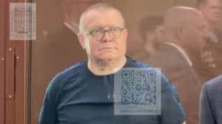 По подозрению в создании организованной преступной группировки  ОПГ  и занятию высшего положения в преступной иерархии арестован председатель Общественной палаты Шебекинского городского округа Белгородской области Владимир Тебекин.  Тебекин — президент Благотворительного фонда содействия здоровому образу жизни «Айсберг», почетный гражданин Шебекинского района — известный белгородский предприниматель. В сфере бизнеса, подконтрольного его семье, коммерческая недвижимость, спортивные центры, производители еды, сеть фастфуда «Мистер Бургер», компании-перевозчики, автовокзал в Белгороде и площадки в приграничном городе Шебекино.