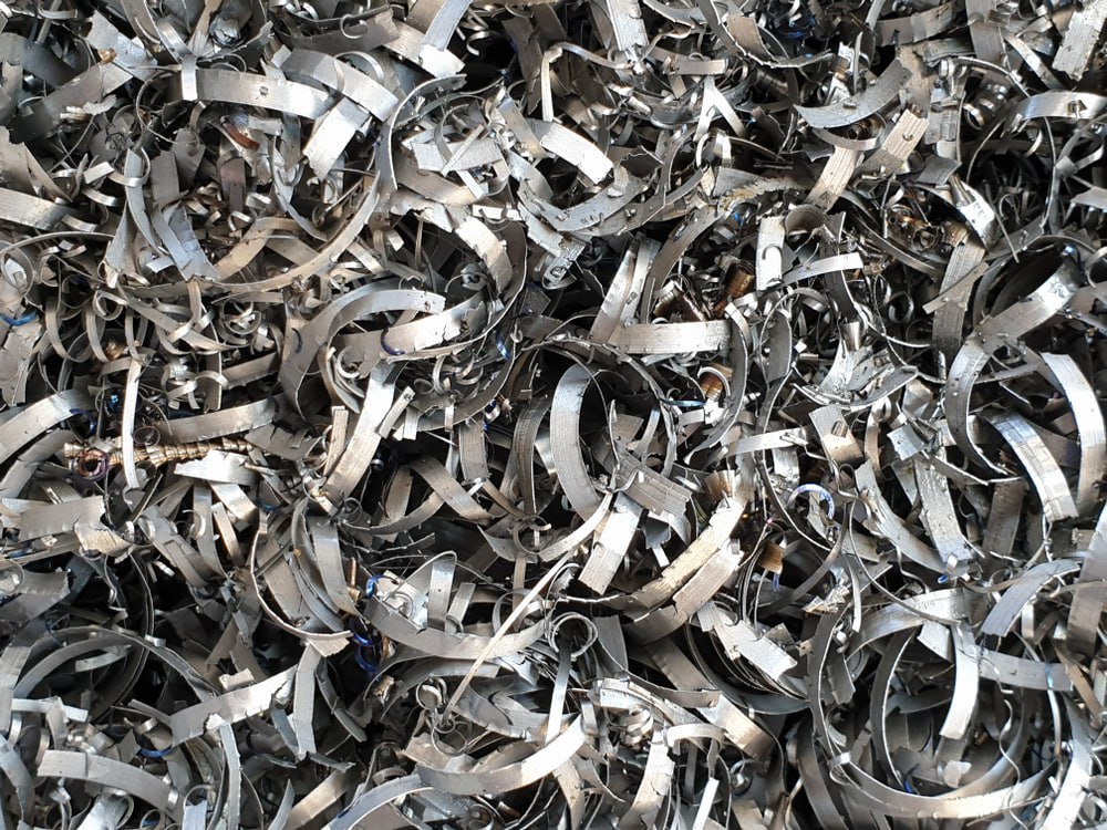 В Ставропольском крае построят завод по переработке алюминиевых отходов На территории опережающего социально экономического развития в Невинномысске будет запущено производство по переработке вторичного алюминия Проект компании Алюсед получил одобрение краевой комиссии под председательством губернатора Владимира Владимирова Как сообщает пресс служба правительства региона проектная мощность нового предприятия составит 2 тысячи тонн алюминия в год   Подробнее на сайте РА Русмет