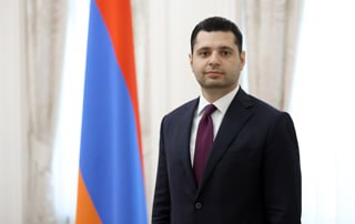 По информации министр окружающей среды Акоп Симидян освобожден от должности. Новым министром будет назначен Амбарцум Матевосян.