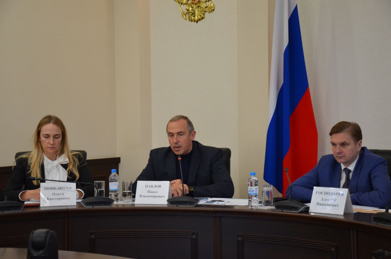 В Ростовской области развивают туризм новые инвестиции и проекты Правительство региона подвело итоги нацпроекта Туризм и гостеприимство и представило планы по созданию современной туристической инфраструктуры Ключевые направления финансирования 166 млн рублей выделено на 2025 год из них 162 7 млн федеральные средства 20 проектов уже получили 88 1 млн рублей на благоустройство пляжей кемпинги и новые маршруты 7 проектов автотуризма вдоль трассы М 4 Дон получат 78 млн рублей Что улучшат Туристическую навигацию и информационные центры Кемпинги и точки питания Доступность объектов для маломобильных граждан Новые точки притяжения вдоль трассы М 4 Путешествия по Донскому краю станут ещё комфортнее Подписаться на нас в MAX Подписаться на М4 ДОН   Поделиться обстановкой фото видео