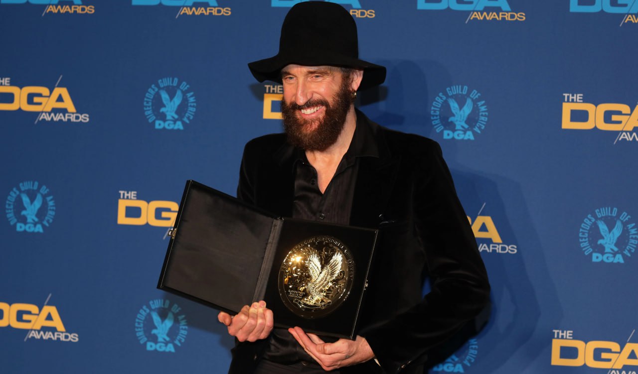 Variety пишет что режиссёром сериала по Assassin s Creed для Netflix станет Йохан Ренк Постановщик больше всего известен по работе над Чернобылем за который он получил Эмми   dtf ru cinema 4552315