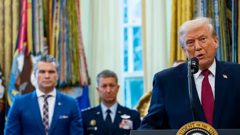 Трамп в 00 30 мск вторника выступит с заявлением на необъявленную тему вместе с министром войны Питом Хегсетом и главой ВМС Джоном Феланом Ровно за час до намеченного выступления Трампу проведут закрытый брифинг по разведке Заявление американского лидера последует на фоне роста напряженности вокруг Венесуэлы jkinvest news jkinvest