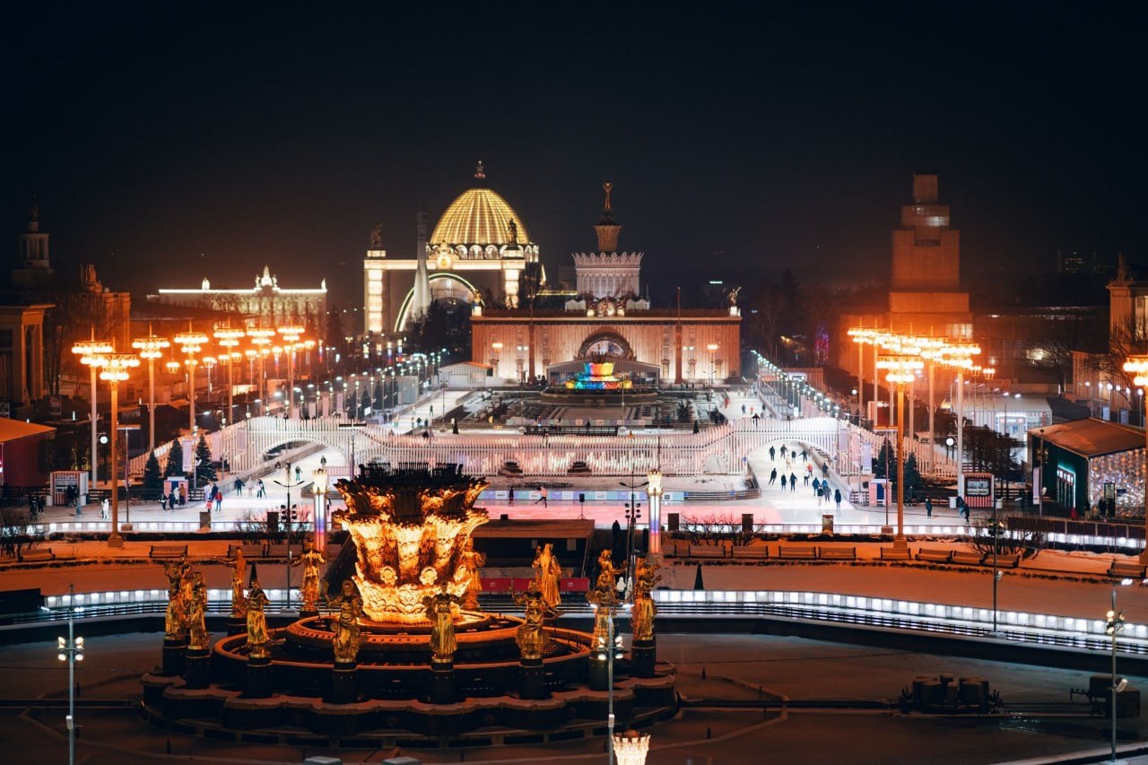 Анимационная программа на катке Веселая разморозка с героями Союзмультфильма Гостей ждут мультипликационные герои мультимедийного центра Союзмультпарк В компании аниматоров дети и взрослые смогут принять участие в интерактивных зарядках танцевально спортивных мини играх и флешмобах Вход на мероприятие осуществляется по билету на каток Стоимость билета взрослый от 500 рублей детский от 300 рублей 15 февраля 13 00 14 00 Каток на ВДНХ Подписаться Московская афиша