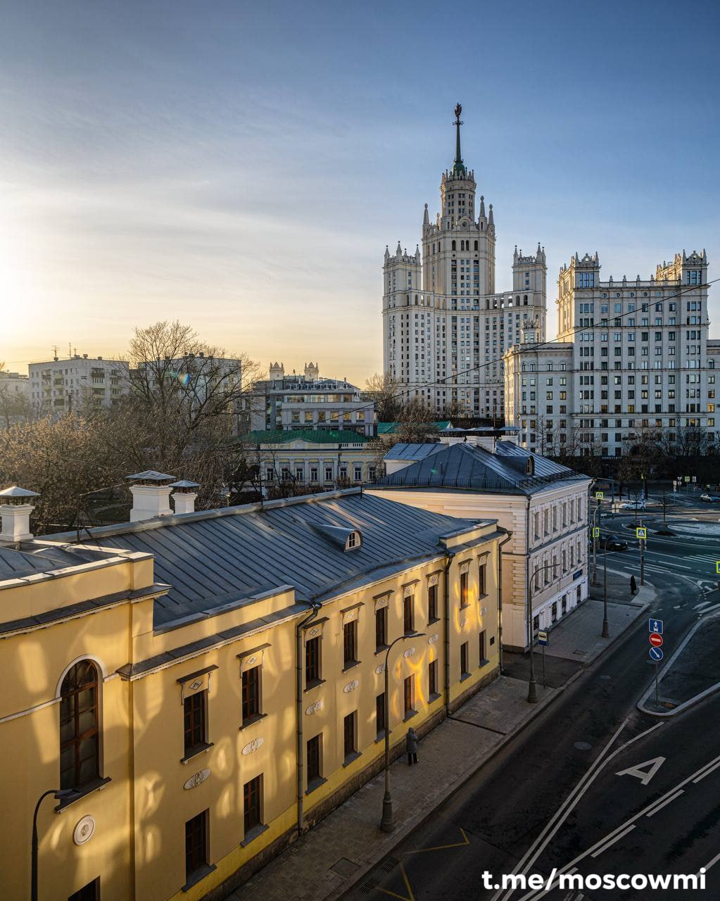 Абсолютный максимум температуры побит в Москве — +8,1°C сегодня зафиксировали на станции ВДНХ.   Такой показатель наблюдается лишь второй раз за всю историю метеорологических наблюдений с 1879 года.