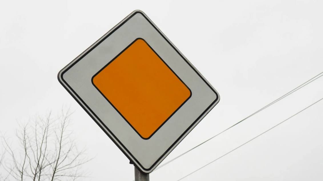 В Луганске изменят схему дорожного движения С 1 августа изменится схема дорожного движения на улицах Херсонская и Ватутина После замены знаков приоритет при пересечении будет у транспорта, движущегося по этим улицам Вести. Луганск Подписаться Прислать новость