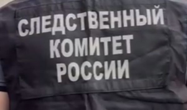 В Иркутске рабочий погиб упав с 15 этажа строящегося здания Трагедия произошла на улице Верхняя Набережная где возводят высотный дом Погиб арматурщик Следователь СК возбудил уголовное дело по ч 2 статьи 216 УК РФ Нарушение правил безопасности при ведении строительных или иных работ повлёкшее по неосторожности смерть человека Позавчера в Улан Удэ при обрушении строительных лесов на стройплощадке Национального музея погибли четверо рабочих