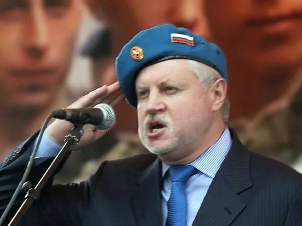 Руководитель фракции «Справедливая Россия — За правду» Сергей Миронов и глава Комитета Госдумы по развитию гражданского общества Яна Лантратова предложили создать федеральный реестр педофилов Соответствующее обращение они направили председателю СК РФ Александру Бастрыкину. «Вместе с руководителем СРЗП Сергеем Мироновым направили обращение главе Следственного комитета России Александру Бастрыкину. Мы предложили создать федеральный реестр лиц, совершивших преступления против половой неприкосновенности несовершеннолетних», — сообщила Лантратова в своих соцсетях. Депутат обратила внимание, что защита детей от сексуального насилия — одна из самых острых и сложных проблем современности. «К сожалению, количество таких преступлений растет. И самое страшное — почти половина этих злодеяний совершается повторно теми же людьми», — отметила она. По ее словам, цель инициативы — сделать все возможное, чтобы предотвратить эти трагедии. Парламентарий указала, что реестр станет мощным инструментом в руках правоохранительных органов: он объединит данные из разных ведомств, позволит оперативно выявлять потенциальных преступников и контролировать их действия.