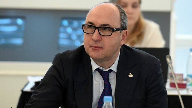 Президент ЦСКА Есмантович рассказал о кандидатах на пост главного тренера команды Президент московского ЦСКА Игорь Есмантович рассказал о поиске нового главного тренера для «красно-синих». Он заявил, что в его шорт-листе три претендента. «Круг кандидатов есть. Их трое. Фамилии называть сейчас не буду, давайте немного потерпим. Идут переговоры, идут поиски вариантов. Уверяю вас, в ближайшее время мы выйдем с пресс-релизом на эту тему», — приводит слова Есмантовича «РИА Новости Спорт». Читать полностью