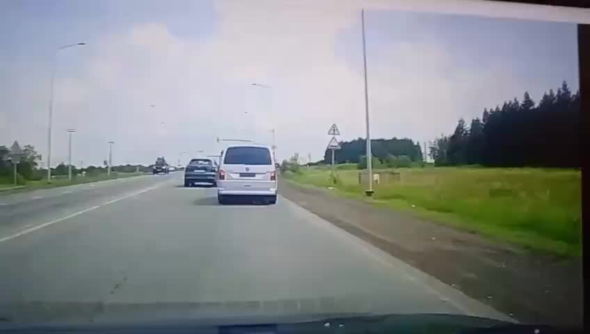В Татарстане инцидент с микроавтобусом и силовиками