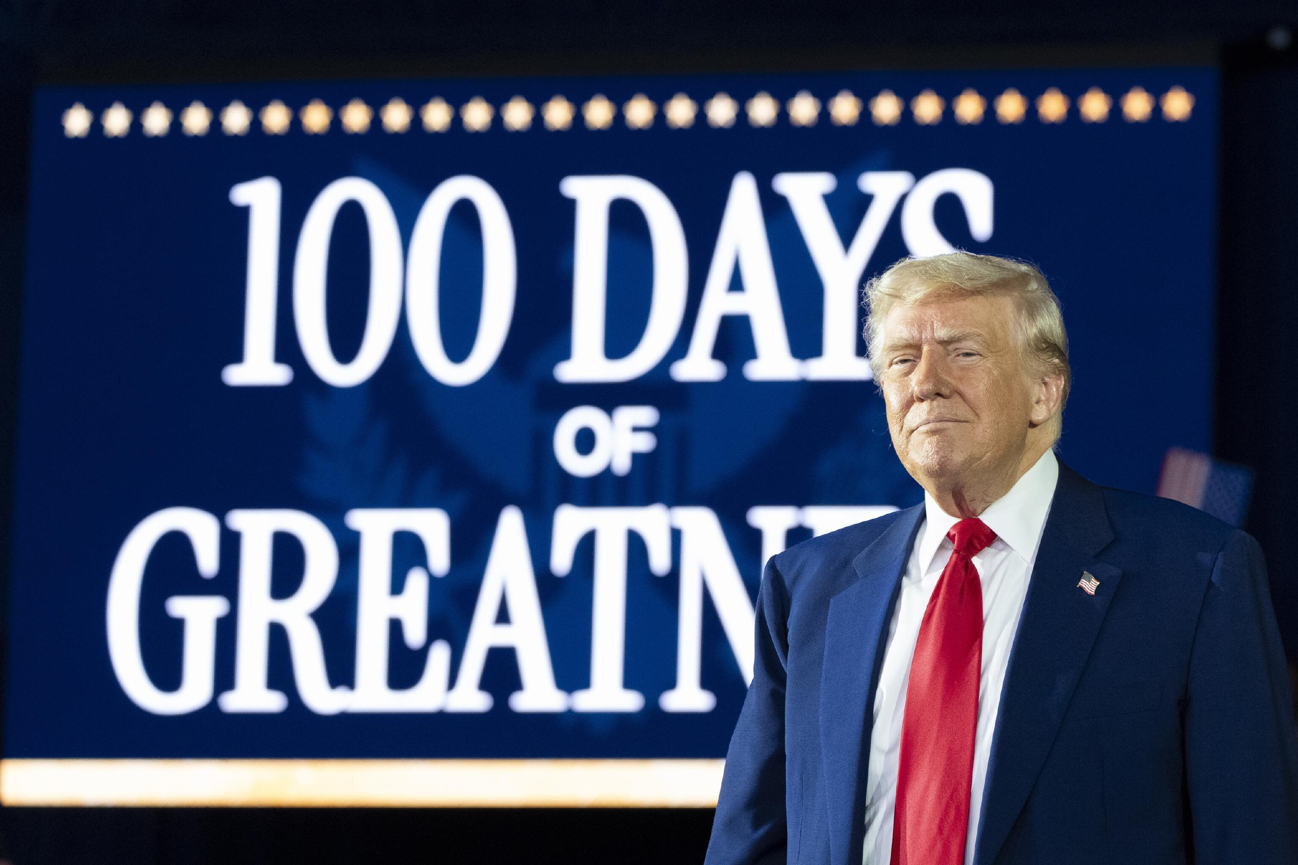 100 дней Трампа, или "Мы только начали, вы ещё ничего не видели"  47-й президент США Дональд Трамп отмечает первый "юбилей" на этом посту - 100 дней руководства страной. На митинге, проходившем в штате Мичиган по случаю этой даты, он заявил, что его 100 дней - самые успешные в истории страны, и "мы только начали, вы ещё ничего не видели" и "мы снова делаем Америку великой, и это происходит быстро".  читать полностью