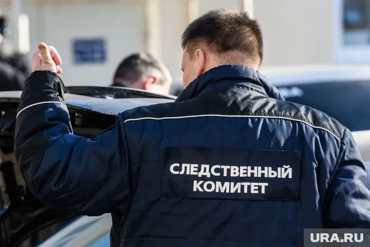 Двое погибших, двое в больнице: в Перми следователи завели дело из-за отравления детей угарным газом В Перми возбуждено уголовное дело после гибели двух подростков от отравления угарным газом в квартире на улице Охотников. Еще двое детей госпитализированы в тяжелом состоянии. Об этом сообщается в telegram-канале регионального СКР. «14 июня 2025 года в одной из квартир на улице Охотников в Перми обнаружено четверо несовершеннолетних в бессознательном состоянии. По прибытии скорой помощи медики констатировали смерть двух подростков — 2007 и 2010 годов рождения. Предварительной причиной гибели названо отравление угарным газом. Двое других детей, 2011 года рождения, были экстренно госпитализированы. Врачи оказывают им необходимую медицинскую помощь», — рассказали в СК. Источник ЧП Пермь Прислать новость