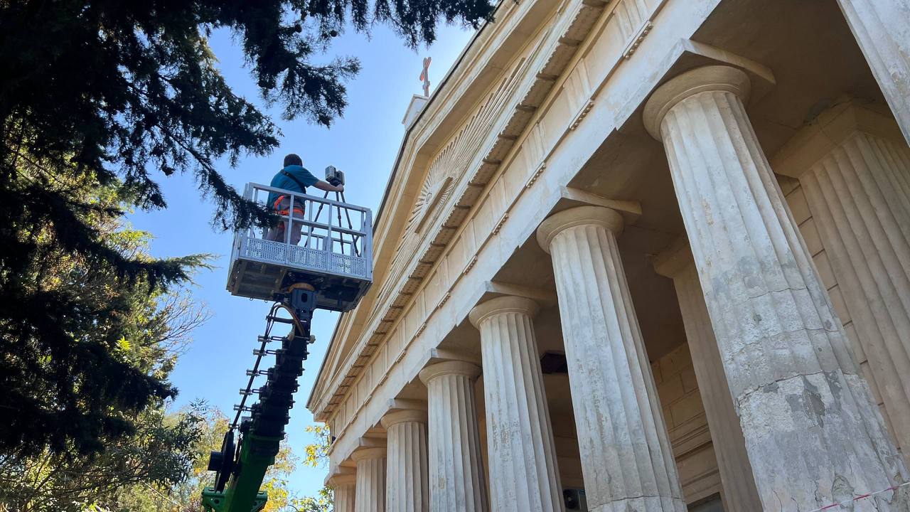 В Севастополе готовятся к реставрации Петропавловского и Покровского соборов Специалисты разрабатывают проекты по сохранению исторического облика символов города сообщил губернатор Михаил Развожаев Их возвращение к первоначальному величию станет значимым событием не только для горожан но и для всей России подчеркивая уважение к национальному и региональному культурному достоянию сказал он 0   Подписаться на РИА Новости Крым
