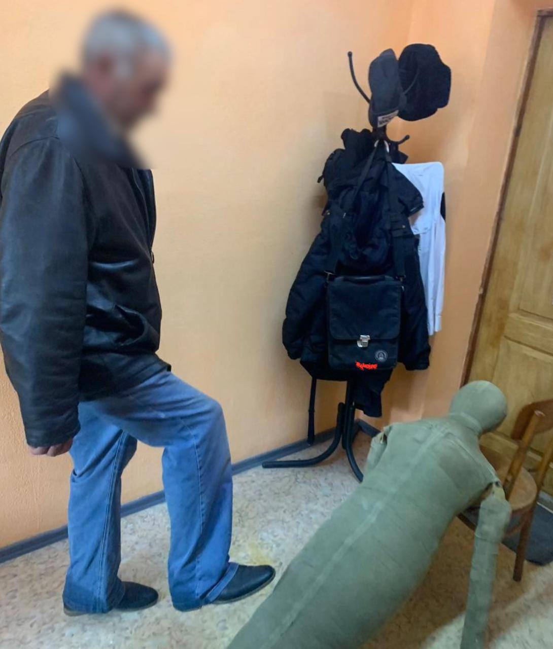 Жителя Советского района осудят за избиение женщины  В состоянии алкогольного опьянения 62-летний мужчина избил свою сожительницу во время ссоры.  «В феврале 2024 года злоумышленник уже был осужден за преступление, совершенное с применением насилия», —  сообщили в прокуратуре Крыма.   Уголовное дело направили в суд.   : Прокуратура РК    ВЕСТИ КРЫМ