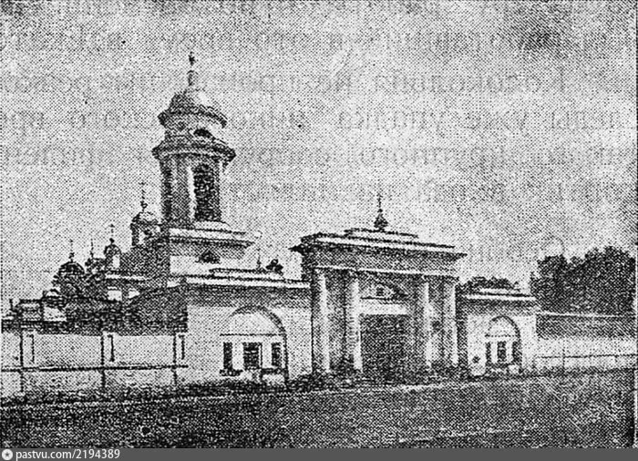 Спасская Толстиковская единоверческая церковь построена в 1806 году Располагалась на месте современного здания по ул Степана Разина 25 Закрыта в 1928 г Снесена в 1930 г Снимок начала ХХ века
