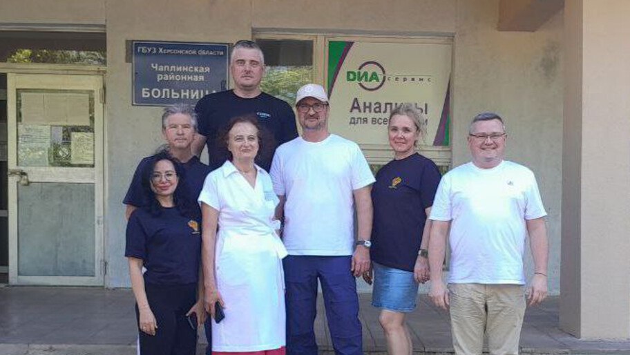 В Чаплинке начала работу бригада врачей из Москвы Прием пациентов организован на базе Чаплинской районной больницы В составе выездной бригады работают терапевт хирург травматолог уролог эндокринолог и гинеколог среди них два кандидата медицинских наук Тем кому назначено высокотехнологичное лечение предоставлена возможность пройти его в учреждениях ФМБА России Читать полностью Новости Херсонской области