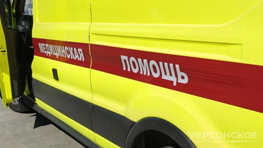 В Херсонской области закуплено 16 новых машин скорой помощи  Транспорт класса А закуплен за счет средств Министерства АПК Херсонской области и будет распределен в муниципалитеты региона. Закупка осуществлена в рамках программы комплексного развития сельских территорий.  «Это важное подспорье, потому что амортизационный ресурс машин скорой помощи меньше и ниже, чем у других автомобилей, потому что это интенсивное использование — в условиях Херсонской области и подавно. Поэтому это важная помощь», — отметил заместитель председателя Правительства Херсонской области Сергей Черевко.     , VK и ОК и читайте новости на нашем сайте