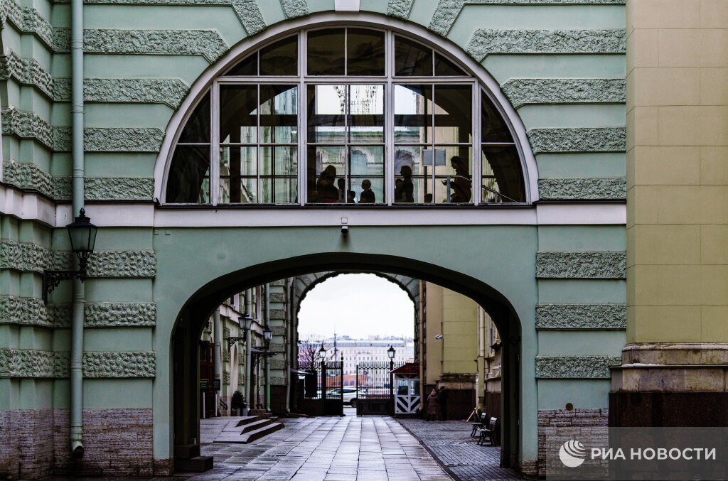 Вход в Эрмитаж 7 января будет бесплатным Подписаться на РИА Новости