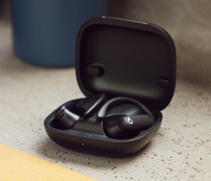 Apple представила Powerbeats Pro 2 — первые наушники компании с функцией измерения сердечного ритма  Новинка может похвастать более качественным звуком и расширенным функционалом. С выхода наушников Powerbeats Pro первого поколения прошло уже около шести лет. Ключевым компонентом новых наушников стал чип H2. Он отвечает за основные звуковые качества, как активное шумоподавление, 3D-звук и режим прозрачности.  Читать далее