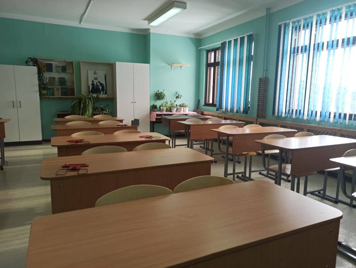 Надбавки за работу в приграничном регионе могут ввести учителям и врачам Курской области С инициативой введения таких надбавок для приграничных регионов выступил член Совета Федерации член комитета СФ по науке культуре и образованию Айрат Гибатдинов Обращение с таким предложением сенатор направил вице премьеру правительства Татьяне Голиковой сообщает ТАСС