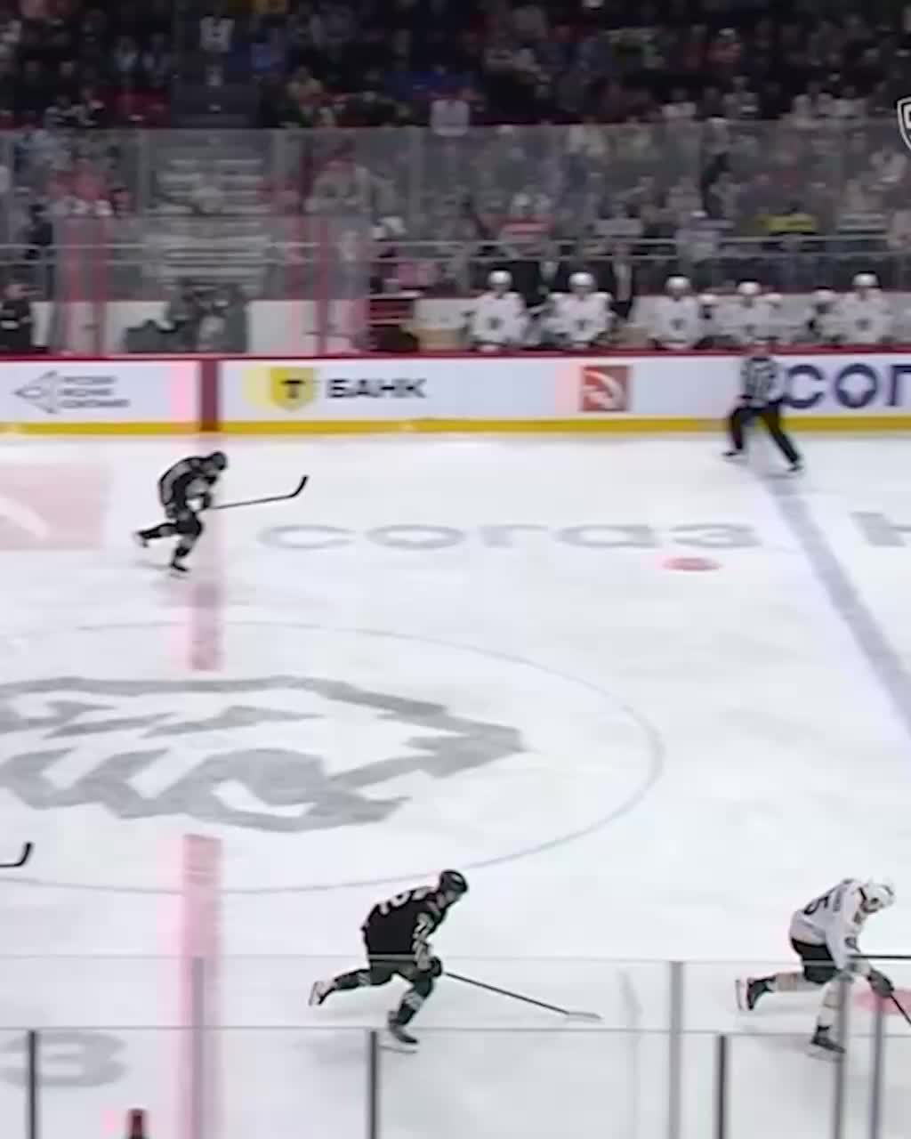 Трактор одерживает победу над Адмиралом в матче КХЛ