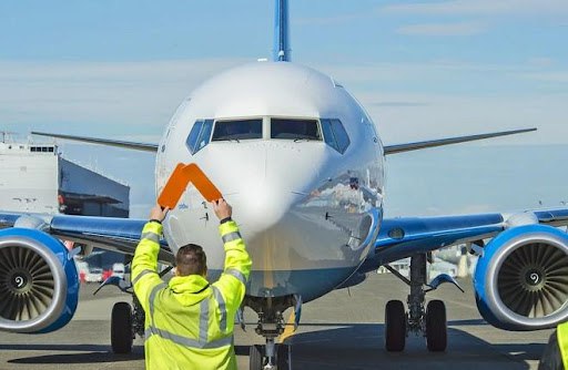 «Победа» пока не будет летать из Москвы и Петербурга в Минск. Последний рейс из Внуково состоится 26 октября, а из Пулково – 25-го числа.  В самой авиакомпании пояснили, что полетные программы вернутся в следующем году в летнем расписании. То есть не раньше конца марта.