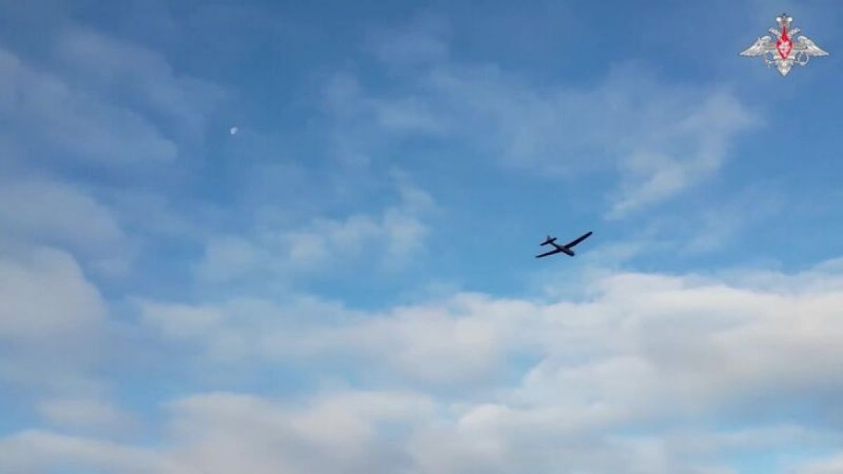 Обломки сбитого беспилотника упали рядом с детским садом в Воронежской области     В Воронежской области обломки сбитого БПЛА упали возле детского сада. Сейчас место оцеплено, там работают саперы. Предварительно, никто не пострадал.  ↗  Прислать новость   Подписаться