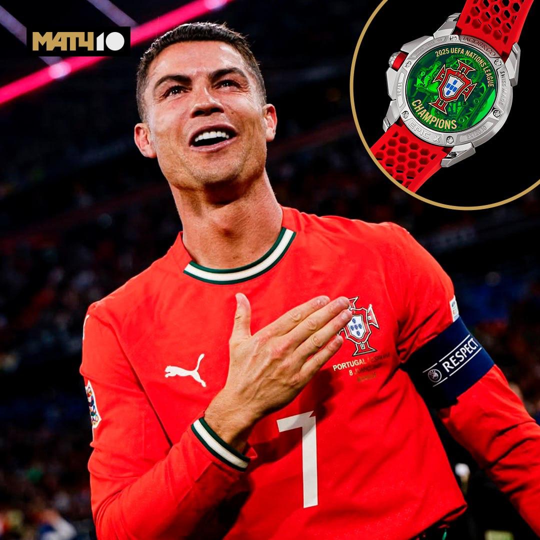 Роналду подарил часы партнёрам по сборной Это за победу в Лиге наций Причем сделал это еще в сентябре Но журналист SIC Нуну Луз рассказал подробности только на днях Такие вещи не выставляются напоказ Вот истинная сущность Криштиану У многих неправильное представление о нем Роналду не забыл и про Жоту Его семье тоже отправил презент Классный капитан Прекрасный человек Match TV