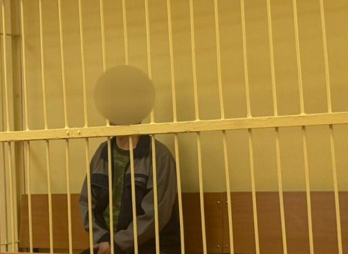 В Новодвинске задержан подозреваемый в покушении на убийство местной жительницы Региональными следственными органами СКР возбуждено уголовное дело в отношении 54-летнего жителя города Новодвинска, подозреваемого в совершении преступления, предусмотренного ч.3 ст. 30, ч.1 ст. 105 УК РФ покушение на убийство . Следствием установлено, что 5 июня 2025 года вечером по месту жительства в городе Новодвинске подозреваемый, находясь в состоянии алкогольного опьянения, на почве личной неприязни, возникшей в ходе конфликта, нанес удар ножом в шею 49-летней супруге. Благодаря своевременно оказанной медицинской помощи женщина осталась жива. Подозреваемый арестован. В ходе допроса он пояснил следователю, что в ходе ссоры ударил супругу ножом, чтобы припугнуть. Ведется следствие.