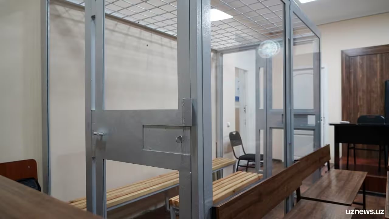 В Ферганской области председатель махалли домогался 17-летней подчинённой   Под предлогом заботы о здоровье девушки глава махалли в Маргилане совершал в её отношении непристойные действия, в том числе пытаясь поцеловать.