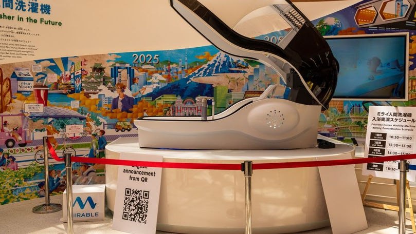 Японская машина для стирки людей поступила в продажу за 332 тыс евро   На выставке в Осаке представили обновлённую машину для мытья людей капсулу которая очищает тело струями воды под музыку и контролирует пульс пользователя Устройство от компании Science выпустят ограниченной серией около 50 штук Стоимость примерно 332 000 евро Первые экземпляры уже приобрели отели в Осаке планируя предлагать необычную услугу клиентам Подпишись на primulinmd