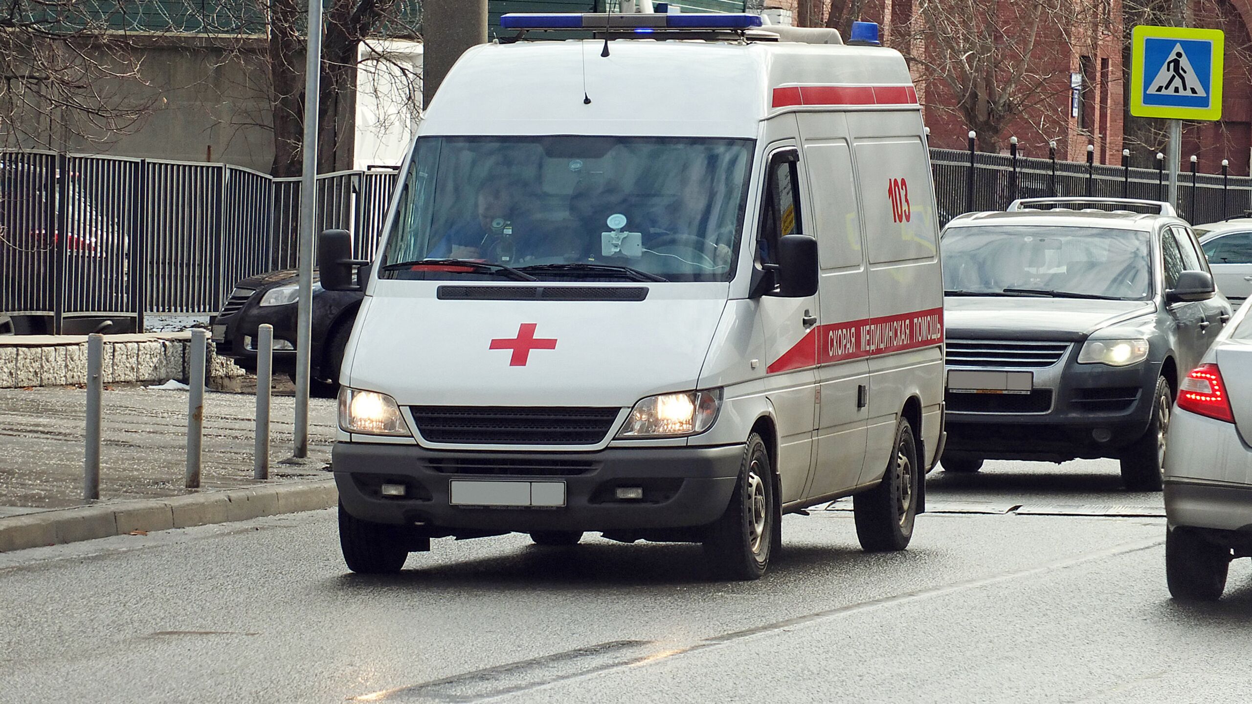 Тяжелое течение пневмонии стало причиной смерти пациентки в центральной городской больнице ЦГБ Дербента будет организована экспертная проверка случая смерти женщины сообщили в пресс службе министерства здравоохранения Дагестана В воскресенье в следственном управлении СК РФ по Дагестану сообщили что организована процессуальная проверка по факту смерти женщины в городской больнице Дербента По словам родственников женщина скончалась из за ненадлежащего оказания медицинской помощи Проверку проводит и прокуратура республики Минздравом Дагестана будет организована экспертная проверка случая смерти пациентки с тяжёлым течением пневмонии в Дербентской ЦГБ говорится в сообщении Отмечается что медицинская документация всех этапов оказания помощи женщине будет пошагово проанализирована с привлечением ведущих специалистов министерства